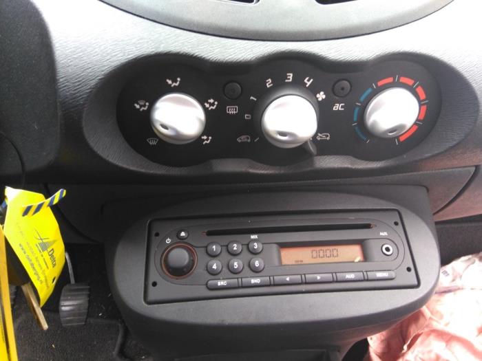 Renault Twingo II 1.2 16V Samochód złomowany (2010, Bialy)