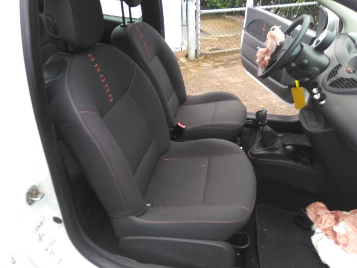 Renault Twingo II 1.2 16V Samochód złomowany (2010, Bialy)