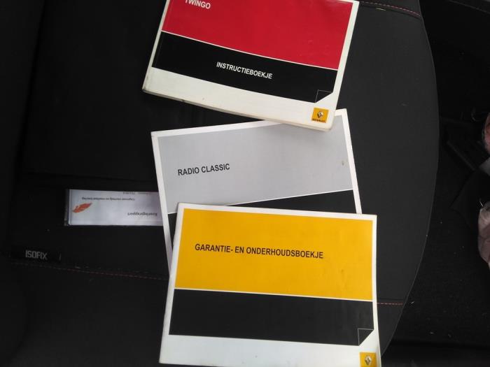 Renault Twingo II 1.2 16V Samochód złomowany (2010, Bialy)