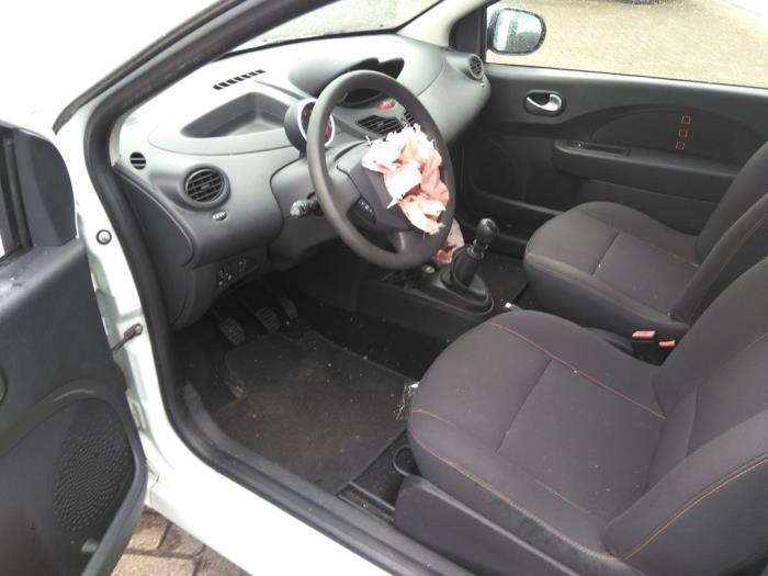 Renault Twingo II 1.2 16V Samochód złomowany (2010, Bialy)