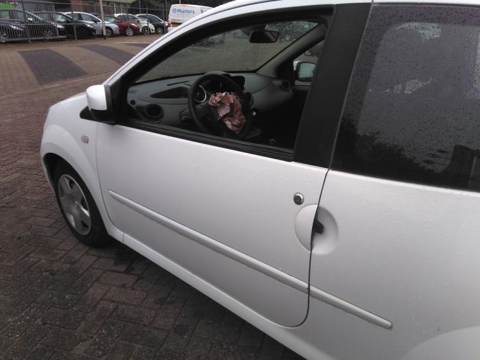 Renault Twingo II 1.2 16V Samochód złomowany (2010, Bialy)