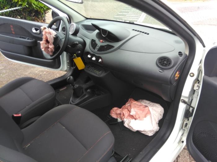 Renault Twingo II 1.2 16V Samochód złomowany (2010, Bialy)