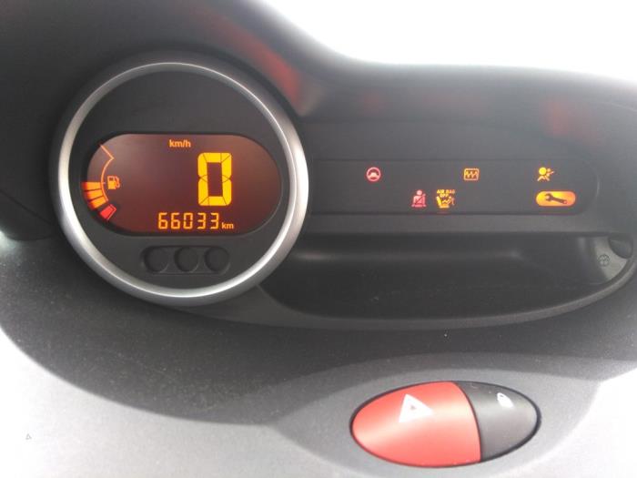 Renault Twingo II 1.2 16V Samochód złomowany (2010, Bialy)