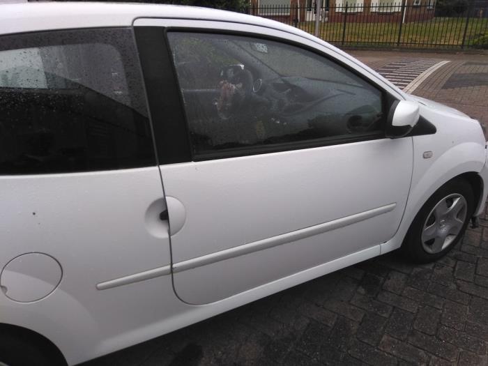 Renault Twingo II 1.2 16V Samochód złomowany (2010, Bialy)