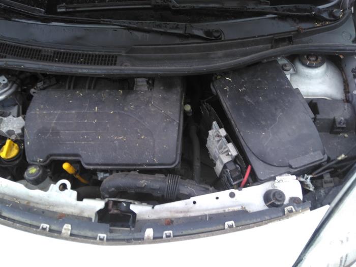 Renault Twingo II 1.2 16V Samochód złomowany (2010, Bialy)