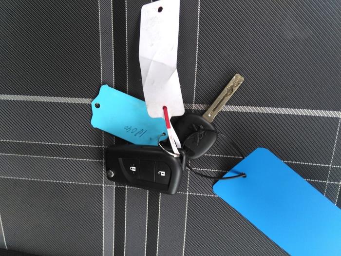 Peugeot 108 1.0 12V Sloopvoertuig (2018, Grijs)