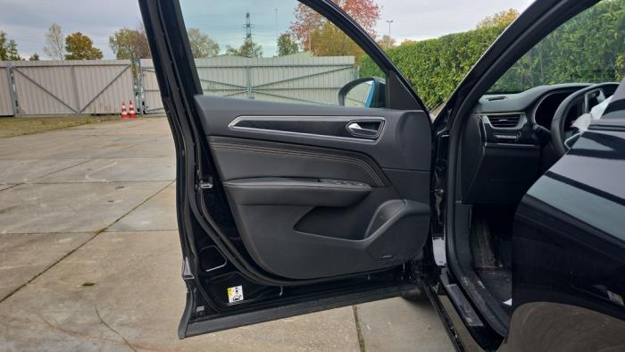 Renault Arkana 1.6 E-Tech 145 16V Sloopvoertuig (2023, Zwart)