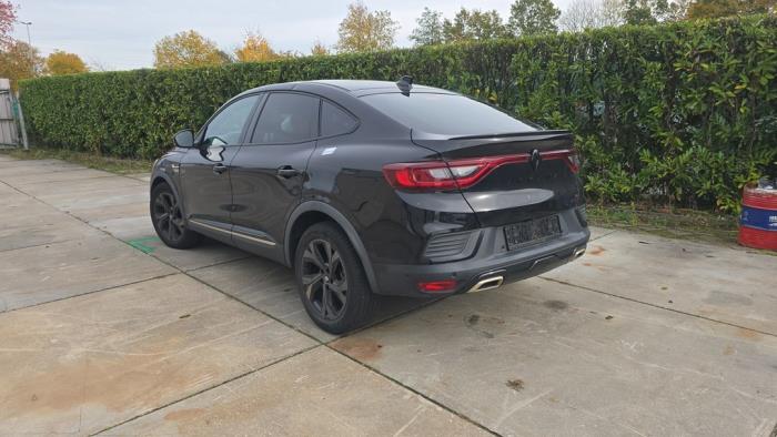 Renault Arkana 1.6 E-Tech 145 16V Sloopvoertuig (2023, Zwart)