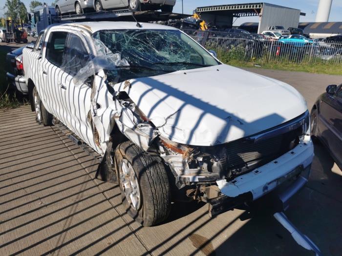 Ford Ranger 2.2 TDCi 16V 150 4x4 Samochód złomowany (2014, Rózowy, Bialy)