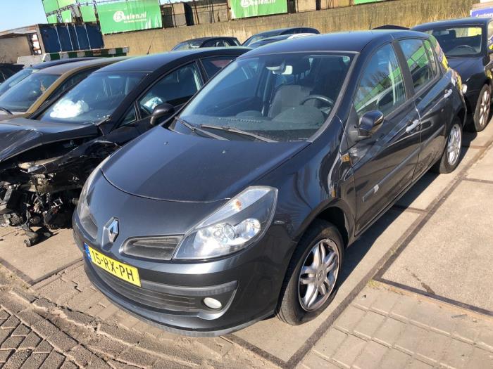 Renault Clio III 1.4 16V Skrotfordon (2005, GRIJS)