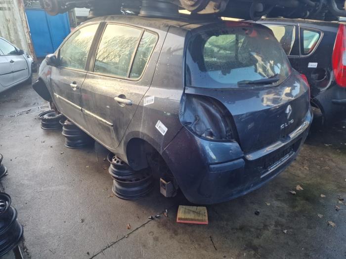 Renault Clio III 1.4 16V Skrotfordon (2005, GRIJS)