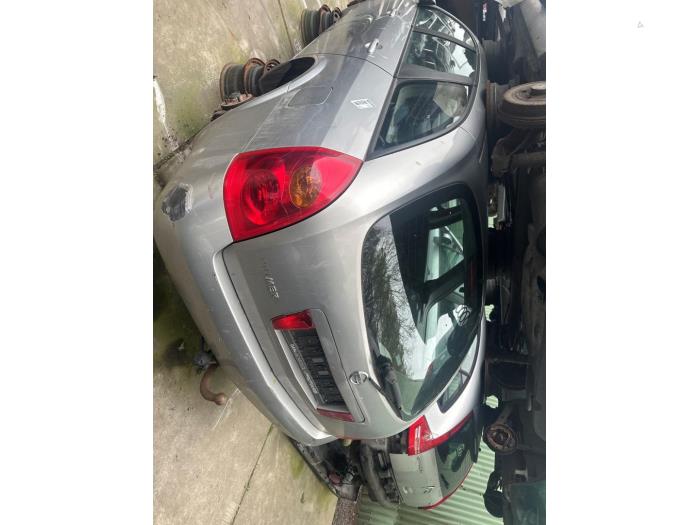 Nissan Primera Wagon 2.0 16V Skrotfordon (2004, GRIJS)