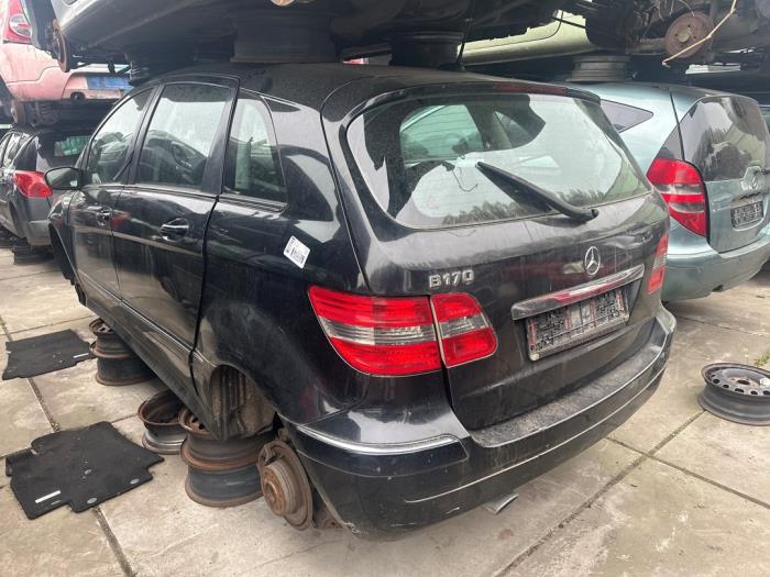 Mercedes B 1.7 B-170 16V Skrotfordon (2006, ZWART)