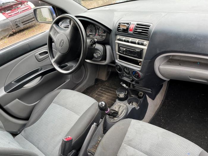 Kia Picanto 1.1 12V Skrotfordon (2004, BLAUW)