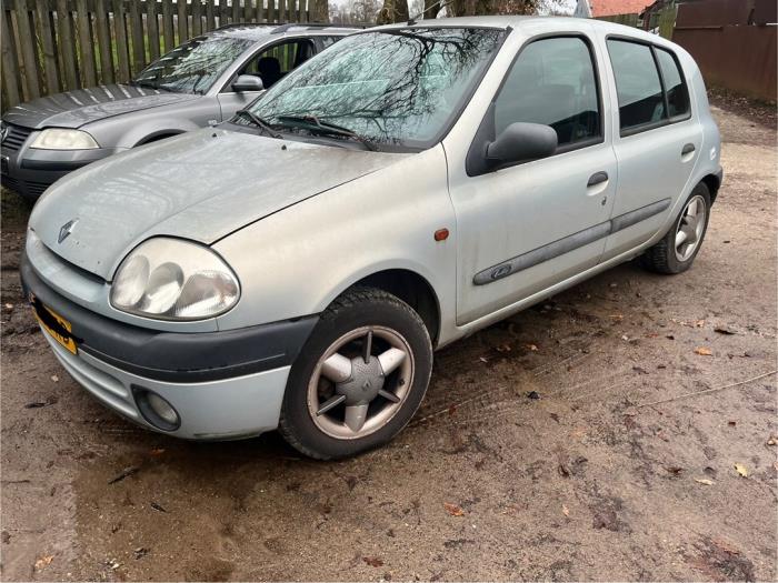 Renault Clio II 1.4 Skrotfordon (2001, GRIJS)