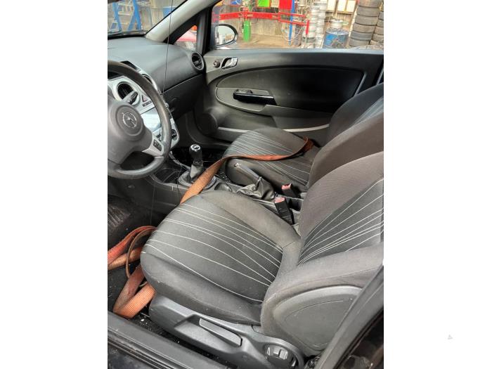 Opel Corsa D 1.3 CDTi 16V ecoFLEX Sloopvoertuig (2010, Zwart)