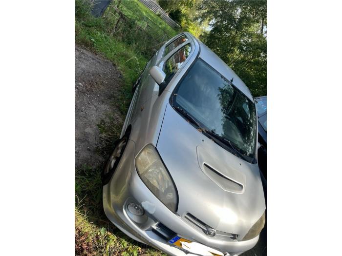 Daihatsu YRV 1.3 16V DVVT Turbo Skrotfordon (2002, GRIJS)