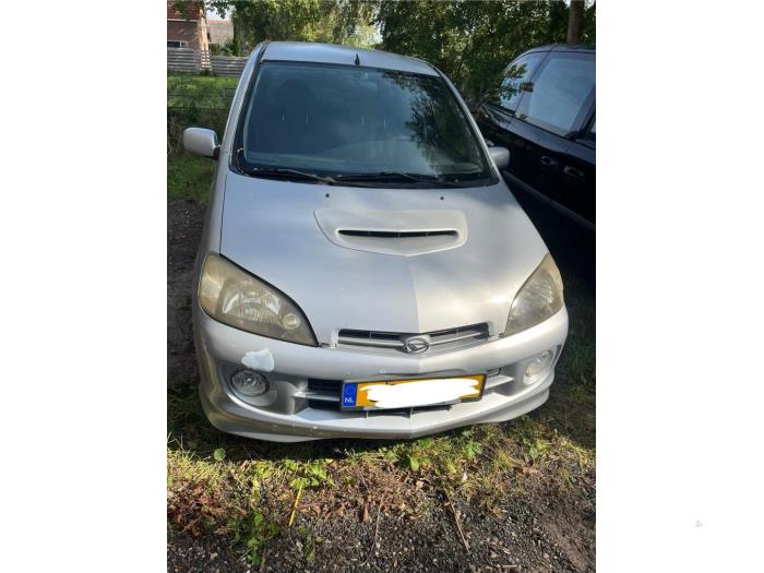 Daihatsu YRV 1.3 16V DVVT Turbo Skrotfordon (2002, GRIJS)