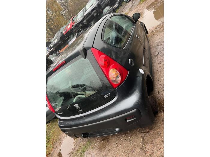 Peugeot 107 1.0 12V Skrotfordon (2008, GRIJS)