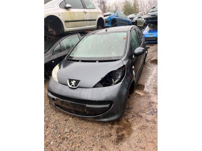 Peugeot 107 1.0 12V Skrotfordon (2008, GRIJS)