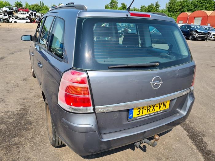 Opel Zafira 2.2 16V Direct Ecotec Skrotfordon (2005, GRIJS)