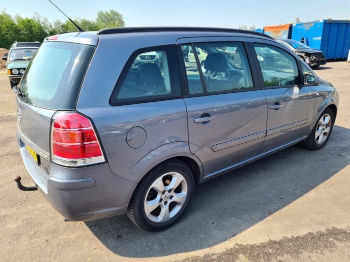 Opel Zafira 2.2 16V Direct Ecotec Skrotfordon (2005, GRIJS)