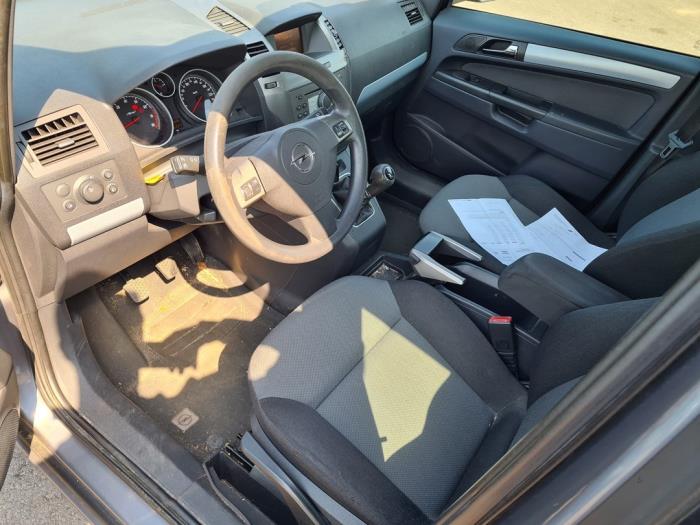 Opel Zafira 2.2 16V Direct Ecotec Skrotfordon (2005, GRIJS)