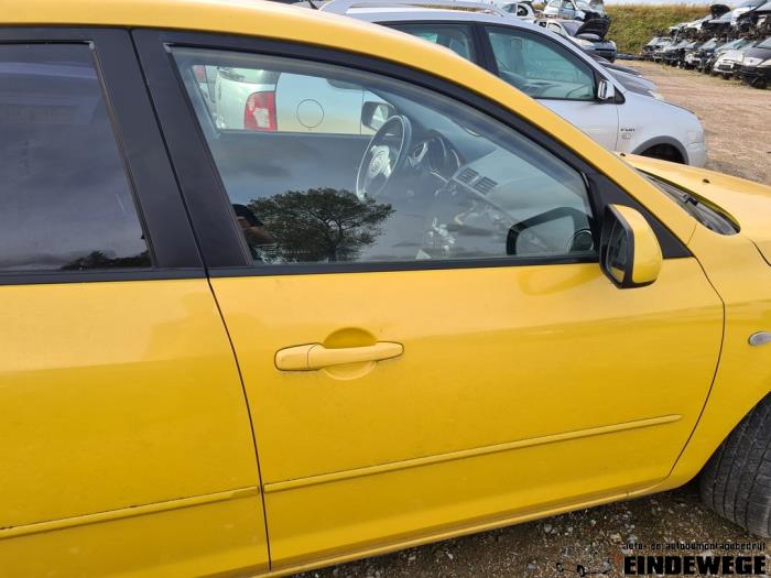 Mazda 3 Sport 1.6i 16V Skrotfordon (2004, GEEL)