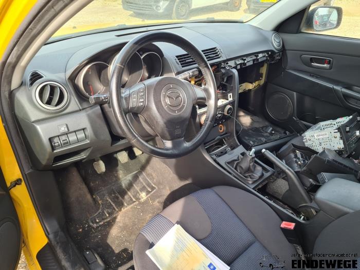 Mazda 3 Sport 1.6i 16V Skrotfordon (2004, GEEL)