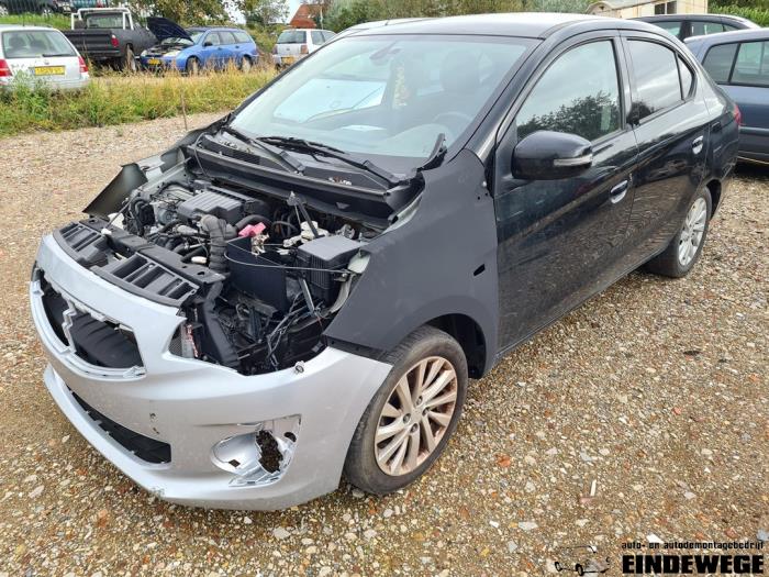 Mitsubishi Attrage 1.2 12V Skrotfordon (2016, ZWART)