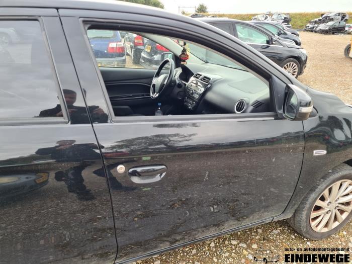 Mitsubishi Attrage 1.2 12V Skrotfordon (2016, ZWART)