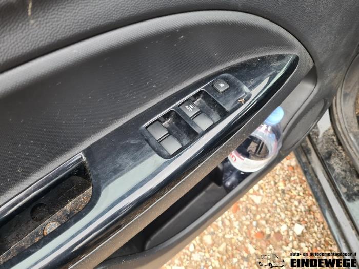 Mitsubishi Attrage 1.2 12V Skrotfordon (2016, ZWART)