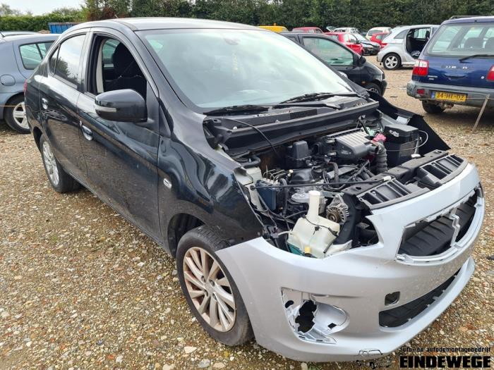 Mitsubishi Attrage 1.2 12V Skrotfordon (2016, ZWART)