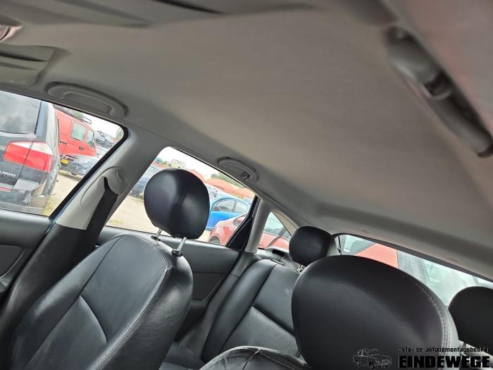 Ford Focus 1 1.6 16V Skrotfordon (2004, GRIJS)