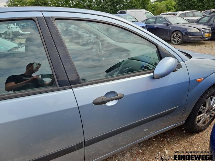 Ford Focus 1 1.6 16V Skrotfordon (2004, GRIJS)