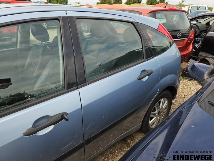 Ford Focus 1 1.6 16V Skrotfordon (2004, GRIJS)