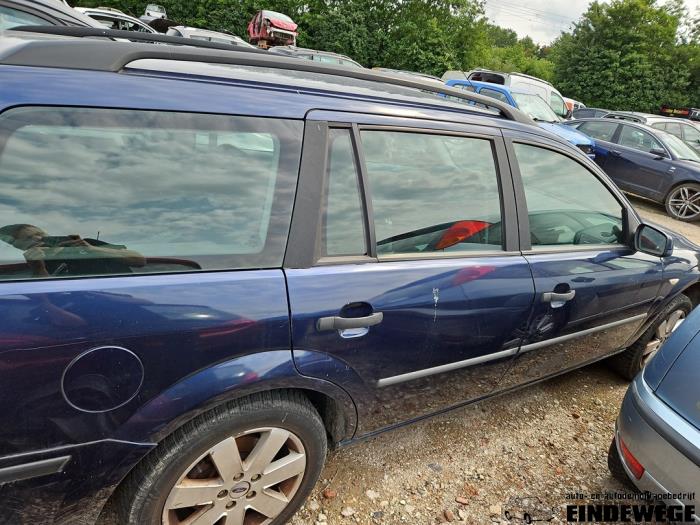 Ford Mondeo III Wagon 1.8 16V Skrotfordon (2005, BLAUW)