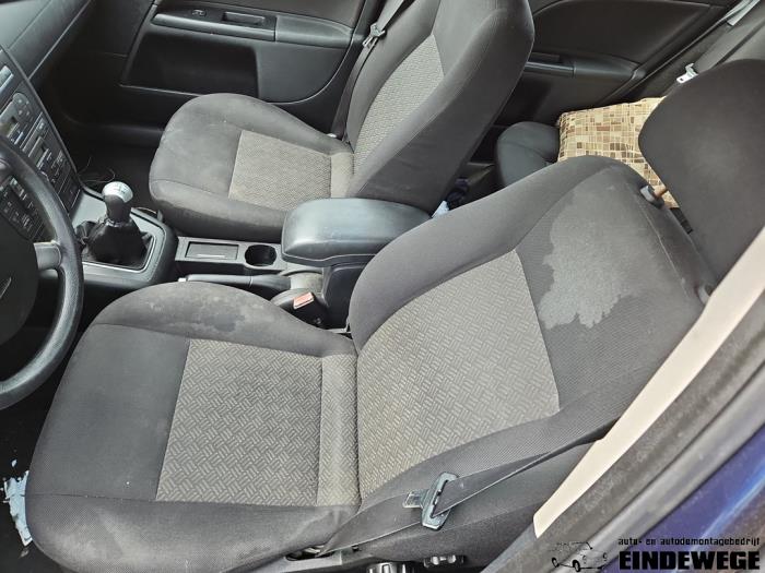 Ford Mondeo III Wagon 1.8 16V Skrotfordon (2005, BLAUW)