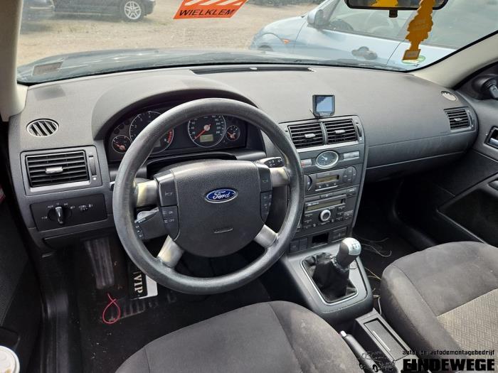 Ford Mondeo III Wagon 1.8 16V Skrotfordon (2005, BLAUW)