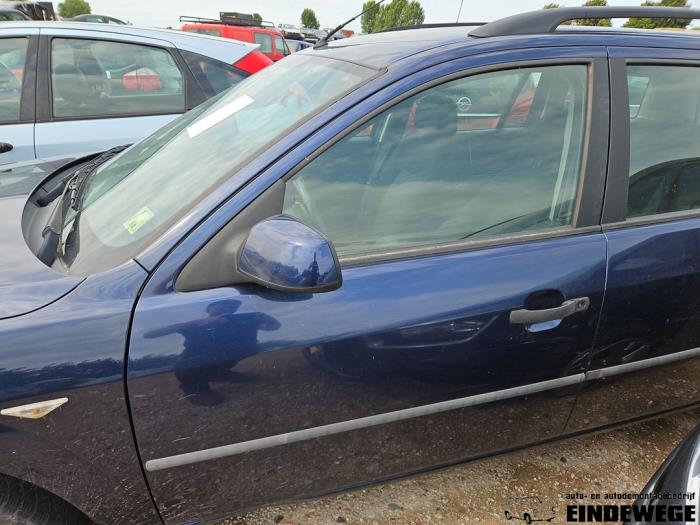 Ford Mondeo III Wagon 1.8 16V Skrotfordon (2005, BLAUW)