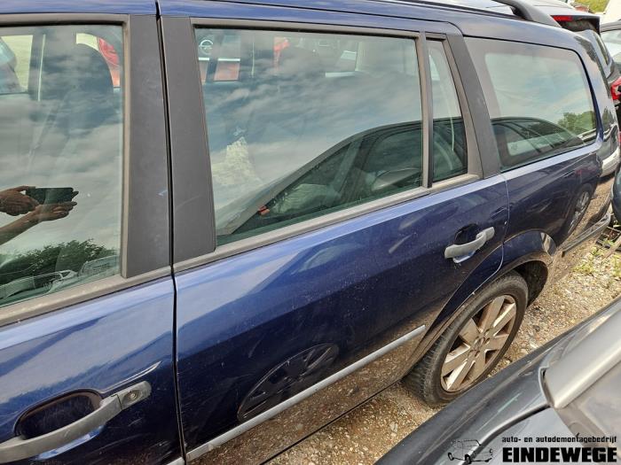 Ford Mondeo III Wagon 1.8 16V Skrotfordon (2005, BLAUW)