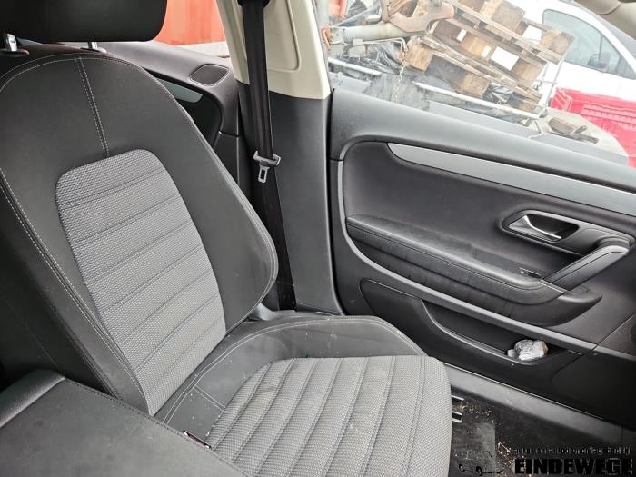 Volkswagen Passat 2.0 TDI 16V 140 Skrotfordon (2012, GRIJS)