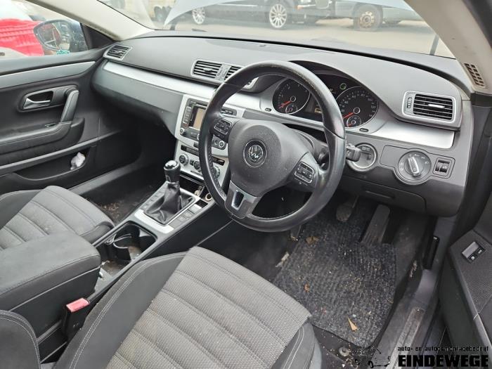 Volkswagen Passat 2.0 TDI 16V 140 Skrotfordon (2012, GRIJS)