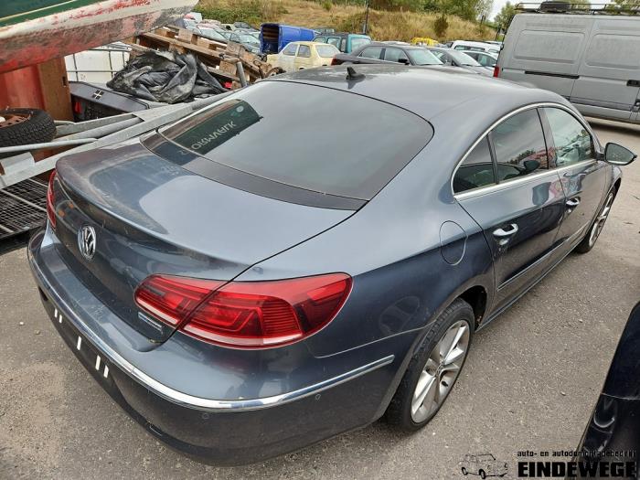Volkswagen Passat 2.0 TDI 16V 140 Skrotfordon (2012, GRIJS)