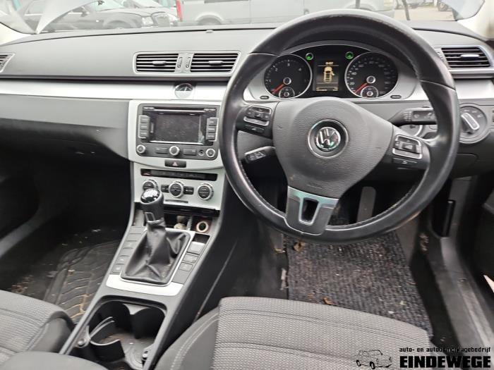 Volkswagen Passat 2.0 TDI 16V 140 Skrotfordon (2012, GRIJS)