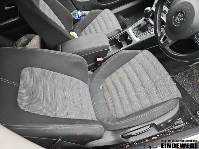 Volkswagen Passat 2.0 TDI 16V 140 Skrotfordon (2012, GRIJS)