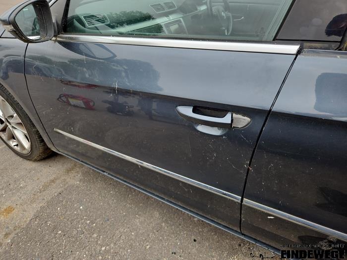 Volkswagen Passat 2.0 TDI 16V 140 Skrotfordon (2012, GRIJS)