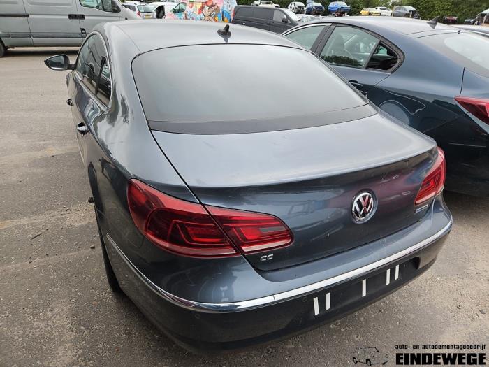 Volkswagen Passat 2.0 TDI 16V 140 Skrotfordon (2012, GRIJS)