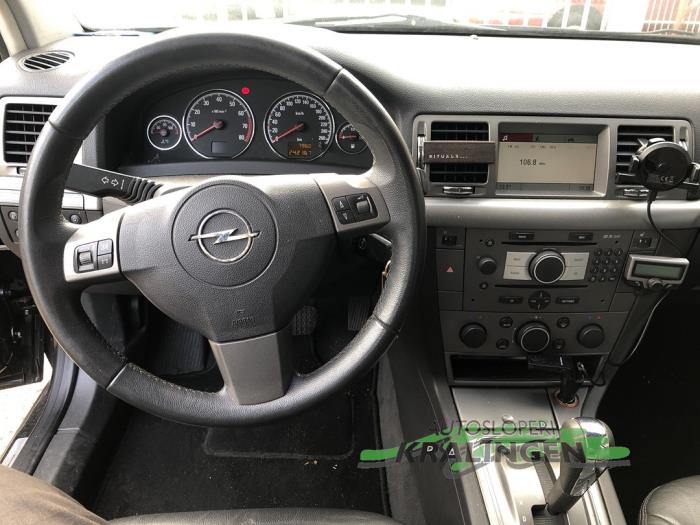 Opel Signum 2.2 direct 16V Samochód złomowany (2006, Czarny)