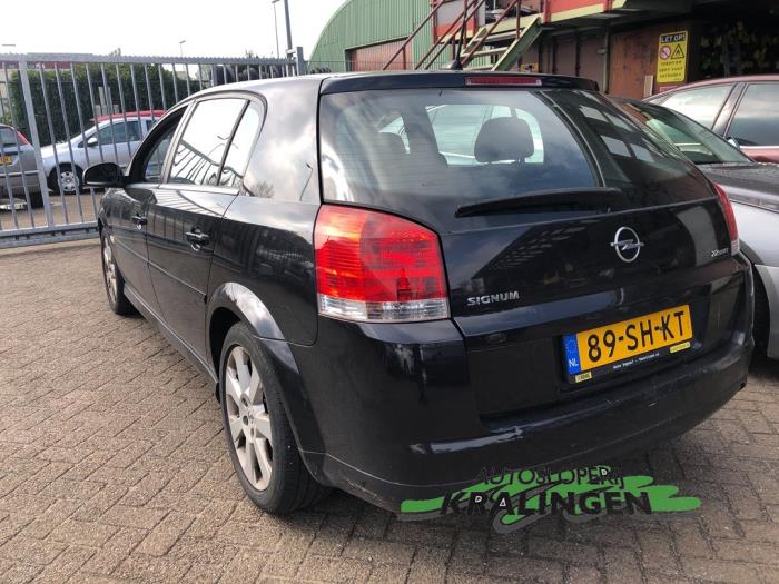 Opel Signum 2.2 direct 16V Samochód złomowany (2006, Czarny)